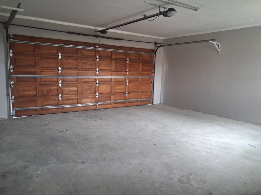 To Let 3 Bedroom Property for Rent in Hillside Free State
